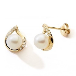 Boucles d'oreilles clous perle eau d'ouce 9 carats